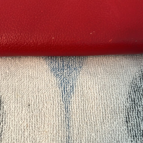 Never used wallet with minor stain on the outside look at all photos - Picture 3 of 5